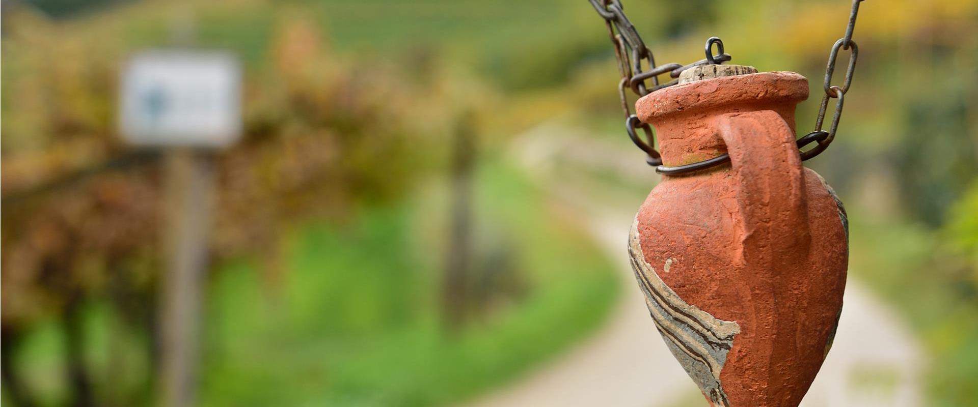 Tra vigneti, leggende e storia